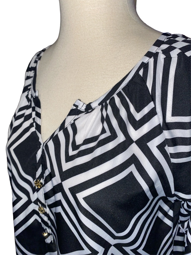 Medium Mudpie Black and White Diamond Pattern Tunic Blouse