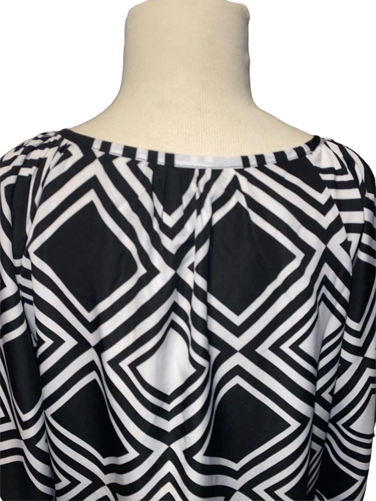 Medium Mudpie Black and White Diamond Pattern Tunic Blouse